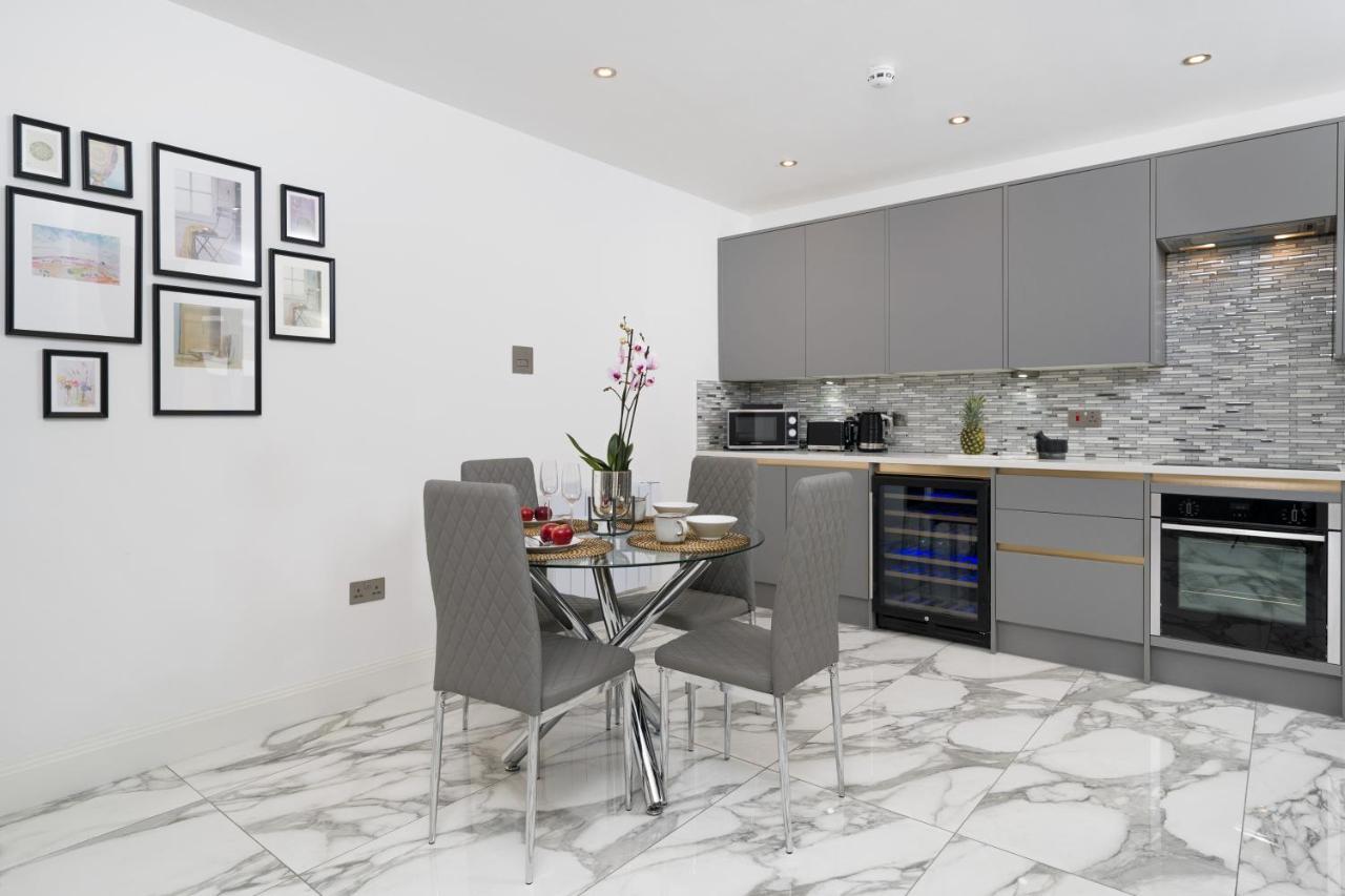 Apartment Oxford Street 2 Bedr, 3 Beds, 2,5 Bath, 2 Min Subway