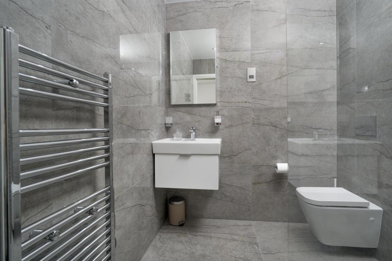 Apartment Oxford Street 2 Bedr, 3 Beds, 2,5 Bath, 2 Min Subway