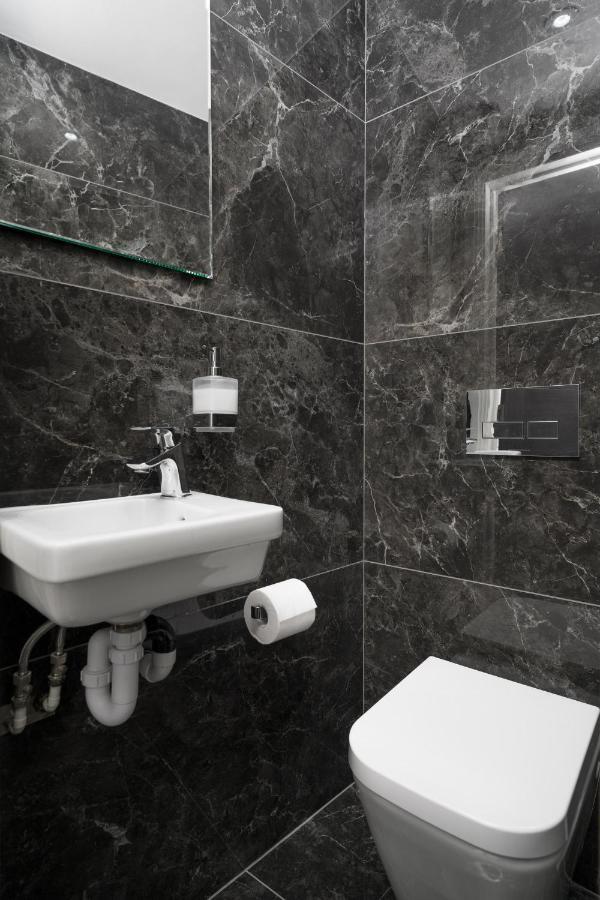 Oxford Street 2 Bedr, 3 Beds, 2,5 Bath, 2 Min Subway *