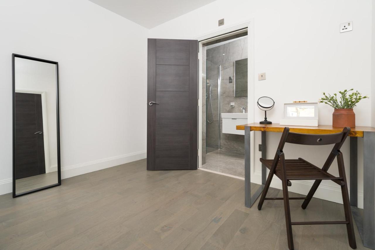 Oxford Street 2 Bedr, 3 Beds, 2,5 Bath, 2 Min Subway *